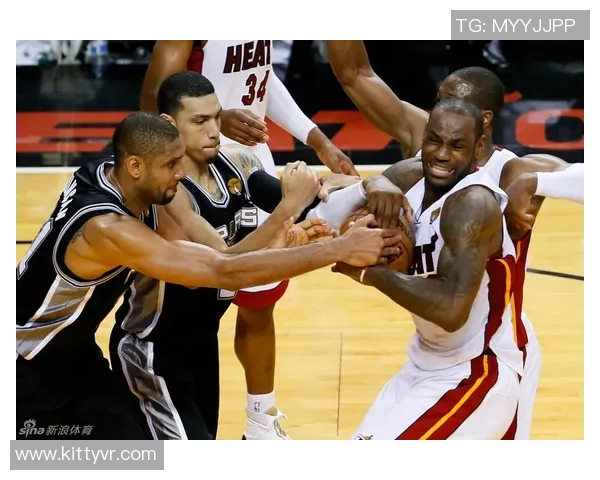 热火与马刺总决赛第二场激战回顾球星对决引发的精彩瞬间与战术分析